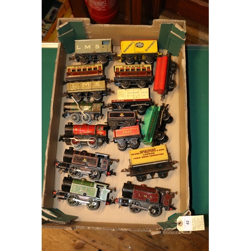 42 - 30+ Hornby O gauge tinplate items. Including 5x clockwork 0-4-0 locomotives in LMS, LNER and BR live... 