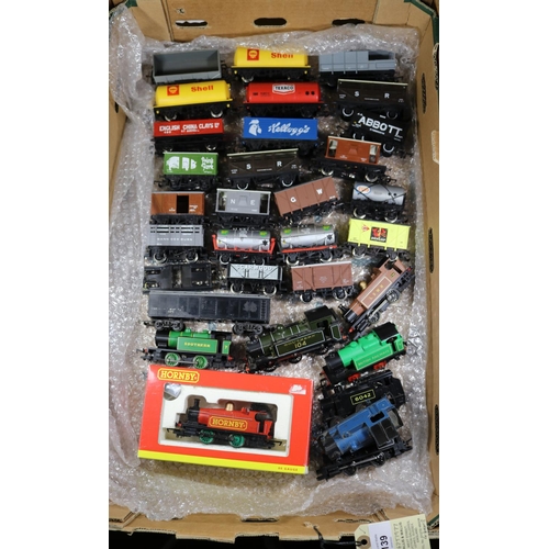 139 - A quantity of OO gauge railway by various makes. Including 6x locomotives; 2x LNER Class A3 Flying S... 