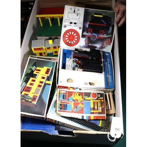 252 - A quantity of early 1970s Lego sets and accessory packs with 25x related boxes. Including; a ship, h... 