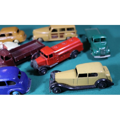 373 - 12x Dinky Toys. Including; Hillman Minx, Estate Car, Austin Somerset, Daimler, Austin taxi, Rover 75... 