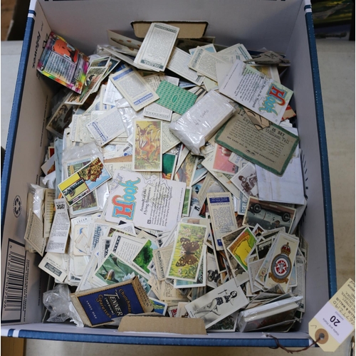 20 - 2x boxes of cigarette cards and collector's cards for sorting. Cards by Wills, Ogdens, Brooke Bond, ... 