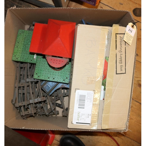 215 - A quantity of O gauge railway items. Including; a Lionel Pullman Car, 605, in red. A Hornby NER bogi... 