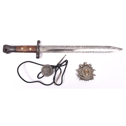 225 - A commercial type P1888 bayonet, devoid of any markings, GC, the blade clean (the hilt lightly pitte... 