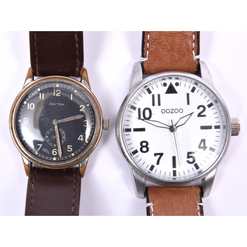 30 - An Arctos WWII period German DH pattern wristwatch, with black dial, luminous numerals and hands, an... 