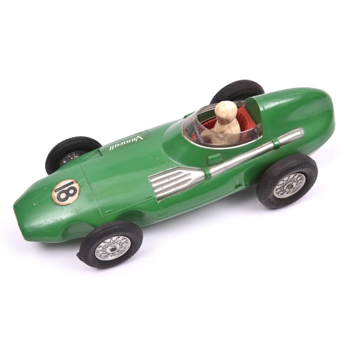 326 - A large late 1950's Mettoy die-cast Vanwall single seat racing car. Approximately 1:24 scale, an exa... 