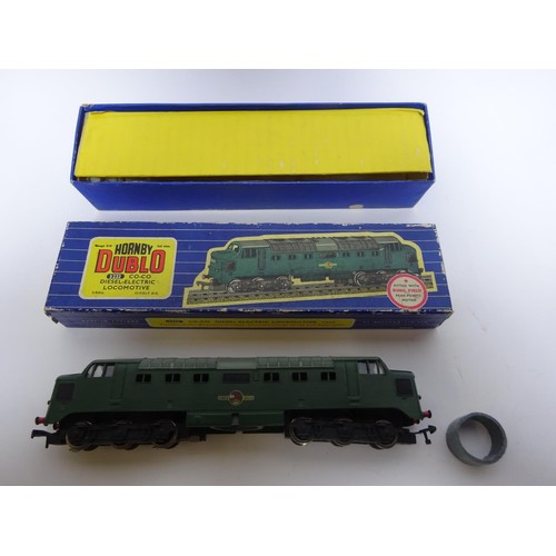 53 - 11 Hornby Dublo 2/3 rail. 2x Co-Co diesel electric locomotives. St. Paddy RN D9001 in two tone green... 