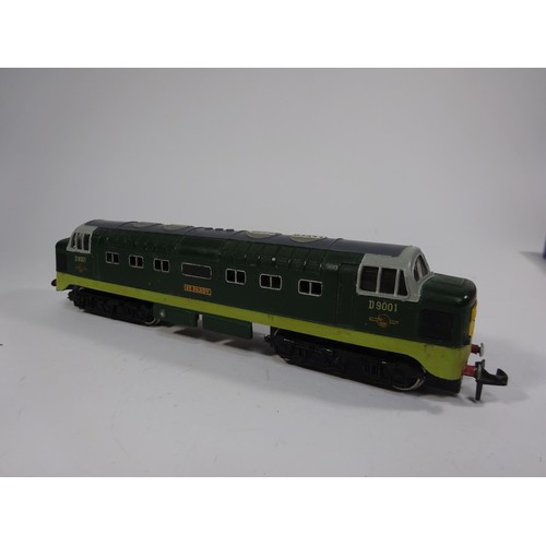 53 - 11 Hornby Dublo 2/3 rail. 2x Co-Co diesel electric locomotives. St. Paddy RN D9001 in two tone green... 