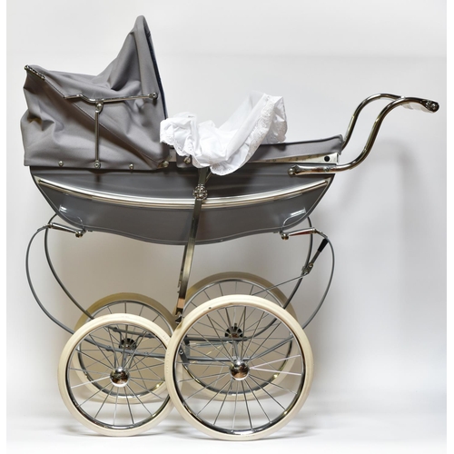 243 - A Silver Cross Doll's Pram. A very substantially built modern issue of this classic pram with gloss ... 