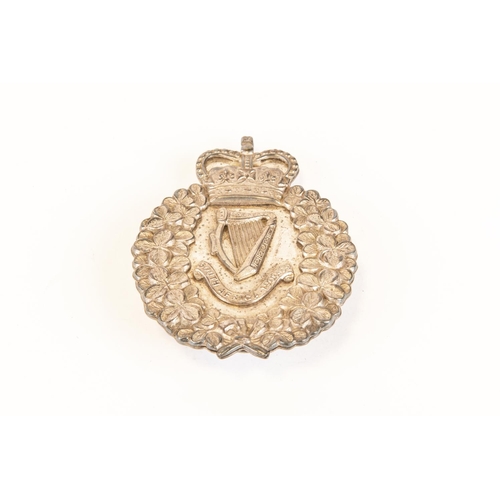 159 - A post 1953 London Irish Rifles piper's silver plated Caubeen badge; and companion blue feather hack... 