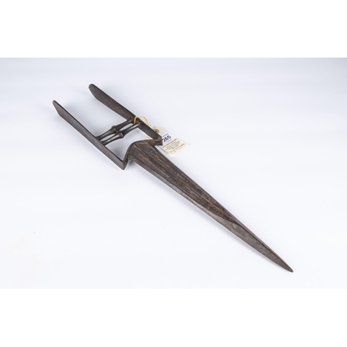 265 - An 18th Century Indian dagger Katar, blade 11