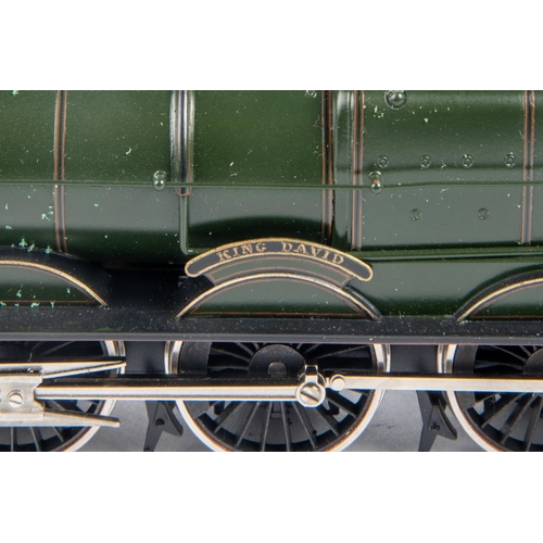 193 - An OO gauge brass GWR King Class 4-6-0 tender locomotive. Superbly finished as a fictional King Davi... 