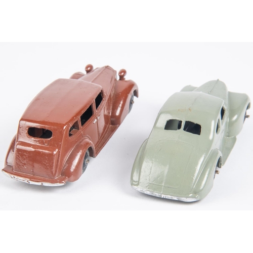 424 - 2x Dinky Toys 39 series. Packard Super 8 Tourer (39a) in brown with silver base and smooth wheels. S... 