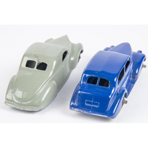 425 - 2x Dinky Toys 39 series. Oldsmobile 6 Sedan (39b) in violet-blue. Lincoln Zephyr Coupe (39c) in ligh... 