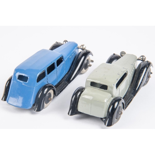 426 - 2x Dinky Toys 36 series. Armstrong-Siddeley (36a) in blue. Humber Vogue (36c) in light grey. Both wi... 