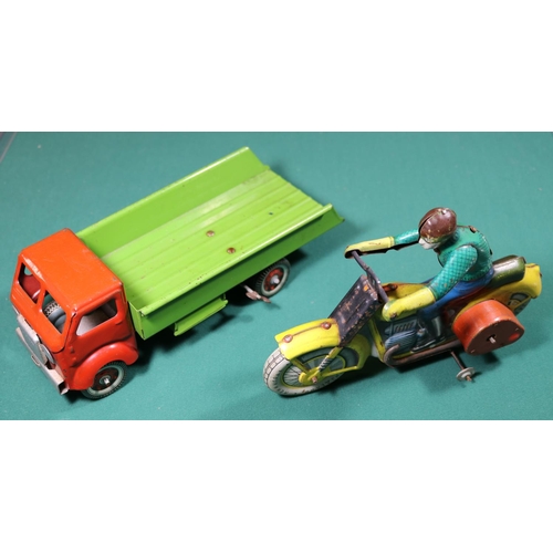 245 - 5x tinplate vehicles. Including 3x 1960s clockwork tinplate vehicles. A Chad Valley land speed recor... 