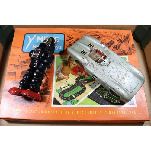 267 - A Tri-ang Minic Motorways racing set (M1522), comprising; Jaguar E Type, Mercedes 300SL, 2x controll... 