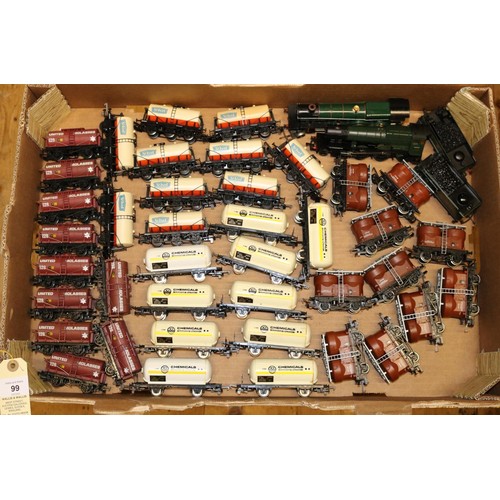 99 - Quantity of OO gauge railway. 3 locomotives by Mainline etc. 2 Great Western 4-6-0 tender locomotive... 