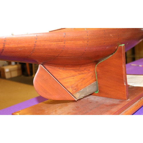 268 - A fine plank on frame wooden model of a 19ft Windermere Class Yacht, this example is of 'Windward II... 