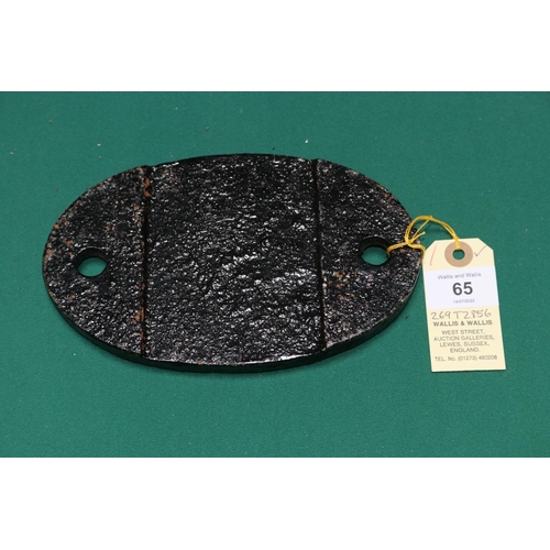 65 - Locomotive shedplate 52B Heaton 1950-1963. Cast iron plate in good condition, believed to be an old ... 