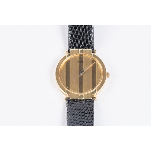 10 - A Piaget Polo 8673 men's dress wrist watch. Gold buckle hallmarked 750. Approx 30mm case with quartz... 