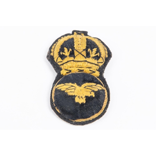 249 - A good original early first pattern RAF enlisted cap badge, some wear.  £80-100