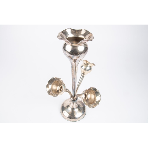 3 - A silver epergne. Hallmarked for Birmingham 1919, maker's mark 'JG Ltd'. 478g (with weighted base). ... 