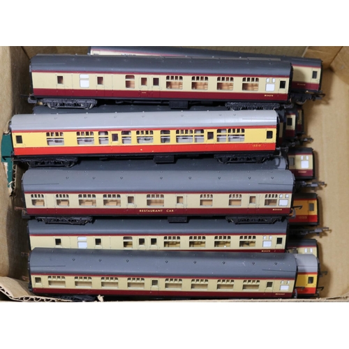 108 - 18x OO gauge railway BR Midland Region, etc coaches by Hornby and Lima. Including; Composite coaches... 