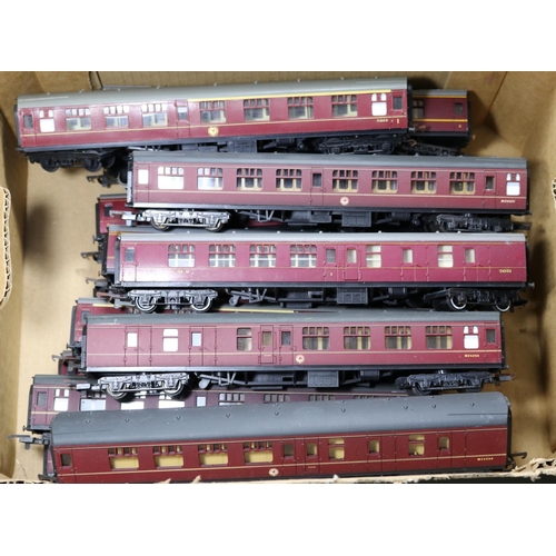110 - 17x OO gauge LMS railway items by various makes. Including a Hornby ex-Caledonian Railway 4-2-2 tend... 