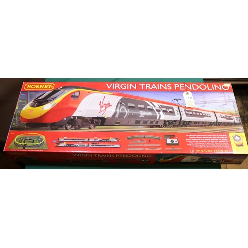 139 - 2 Hornby Train Sets. A Harry Potter Hogwarts Express R.1033 comprising a Hall Class BR WR 4-6-0m ten... 