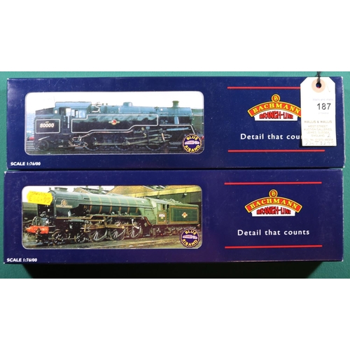 187 - 2 Bachmann OO locomotives. A BR Class A1 4-6-2 tender locomotive, Kestrel RN60130. Together with a B... 