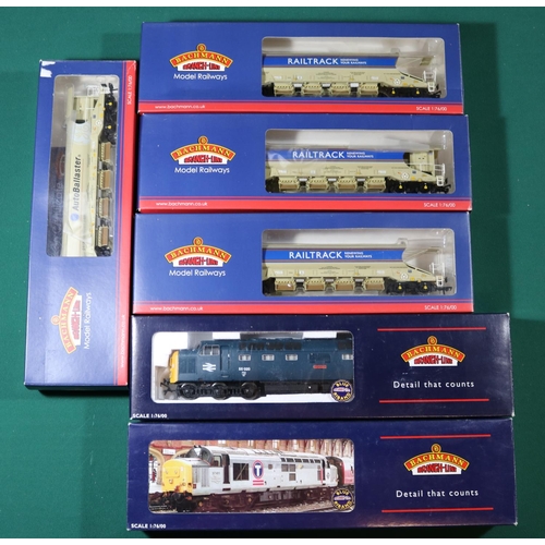 190 - Bachmann OO Railway. 2x diesel locomotives- BR Class 55 Deltic, Nimbus RN55020 in BR blue livery. Pl... 