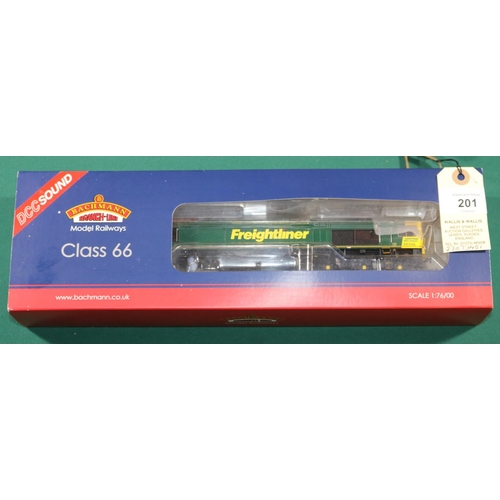 201 - A Bachmann 'OO' gauge class 66 Co-Co Diesel Locomotive, RN 66546. In Freightliner green and yellow l... 