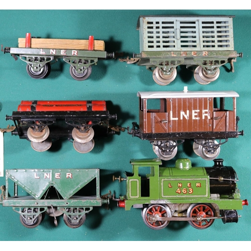 217 - 6x Hornby Series O gauge items. No.1 LNER 0-4-0T locomotive, 463, in lined green livery. Together wi... 