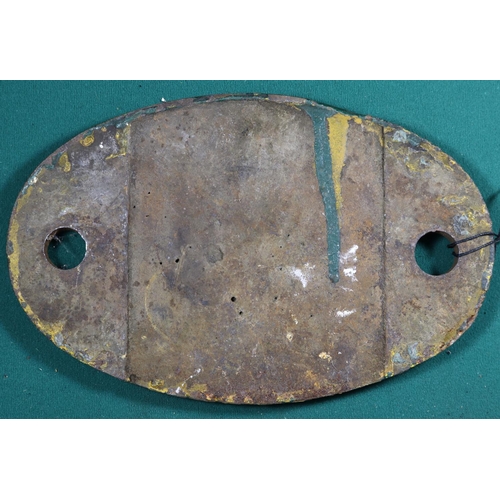 52 - Locomotive shedplate 52A Gateshead 1950-1973. Cast iron plate in quite good condition, surface rust ... 