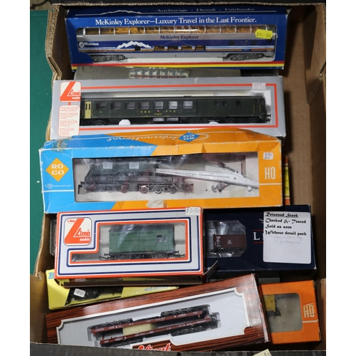 73 - 40x HO gauge model railway items by Rivarossi, Roco, Liliput, Lima, etc. Including mainly European o... 