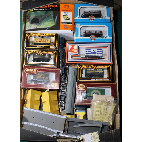 79 - A quantity of 'OO' gauge Railway. Mainline, GMR, Lima and Airfix including 2x GWR Castle class locot... 