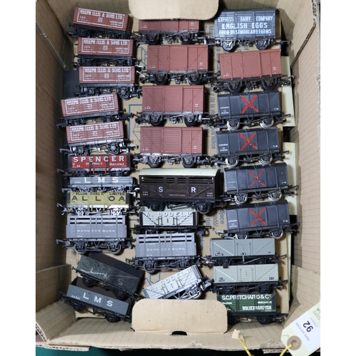 92 - 100x OO gauge railway freight wagons by Mainline, Airfix, etc. All box vans and open wagons, many us... 