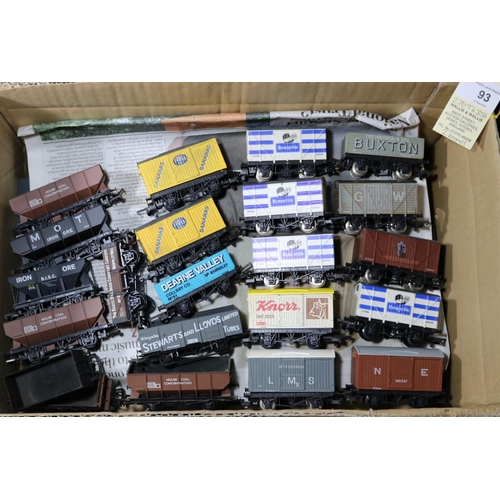 93 - 100x OO gauge railway freight wagons by Mainline, Lima, etc. All box vans, open wagons and hopper wa... 