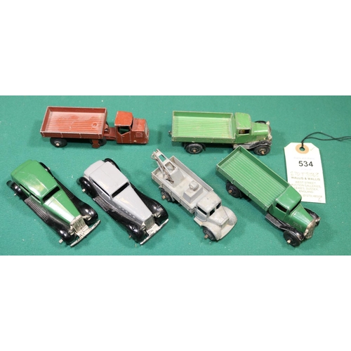 534 - 6x Dinky Toys. Daimler in green with 4th type base. Humber Vogue in grey with 5th type base. Breakdo... 