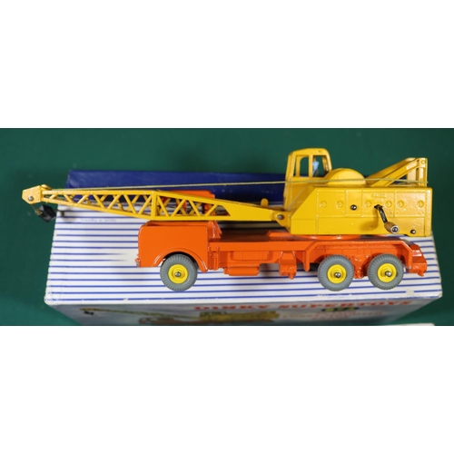 542 - 4x Dinky Supertoys/Toys. Fire Engine with extending ladder (555). Turntable Fire Escape (956). 20-to... 