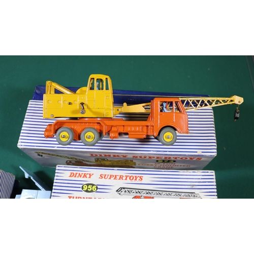 542 - 4x Dinky Supertoys/Toys. Fire Engine with extending ladder (555). Turntable Fire Escape (956). 20-to... 