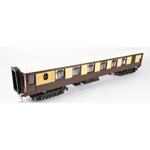 244 - A Gauge One Pullman EMU 3-car set. Comprising a Brighton Belle driving car with powered front bogie,... 