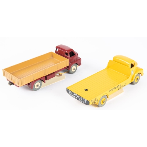 553 - 2x Dinky Toys. A Big Bedford Lorry (522). Maroon cab with fawn back and grey tyres (wheels over-pain... 