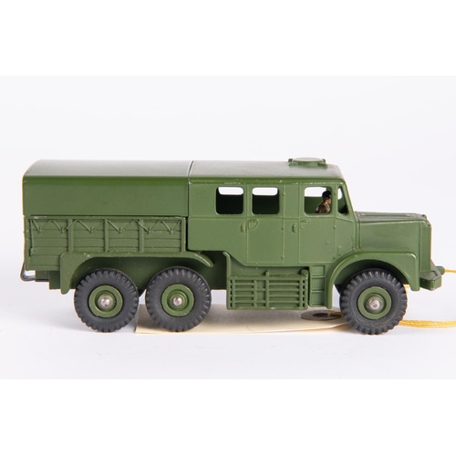 555 - 2x Dinky Supertoys Military vehicles. Recovery Tractor (661). Medium Artillery Tractor (689). Both b... 