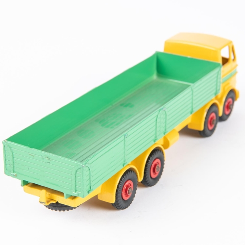 591 - A Dinky Toys Leyland Octopus Wagon (934). Yellow cab and chassis, green around radiator, green body ... 