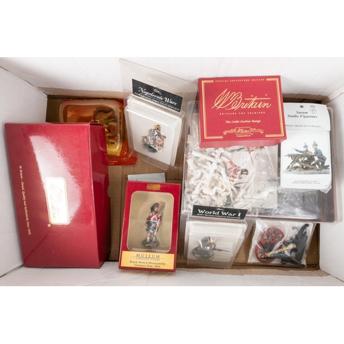 600 - Large Quntity of Britains & white metal soldiers and kits, Britains 43071 Queen Victoria presenting ... 