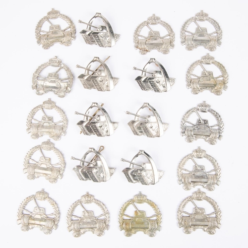 386 - 20 scarce Iraqi tank crew badges, from one of the Saddam Hussein wars, diestruck white metal. Unissu... 