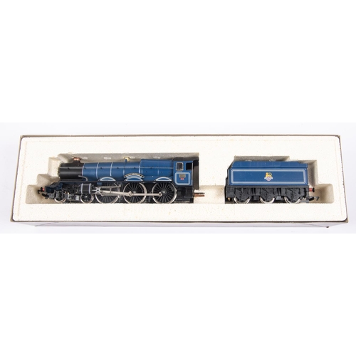 111 - 3x Hornby Railways OO gauge BR locomotives. A King Class 4-6-0 loco, King George V 6000, in lined bl... 