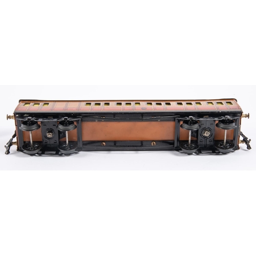 122 - 2x A Hornby Series O gauge Metropolitan Railway bogie coaches in teak livery with brass buffers. A F... 