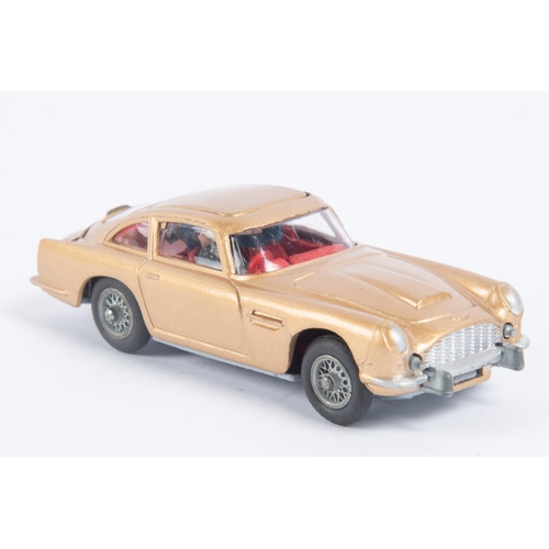 286 - Corgi Toys James Bond's Aston Martin D.B.5 'from the James Bond Film 'Goldfinger'' (261). In metalli... 